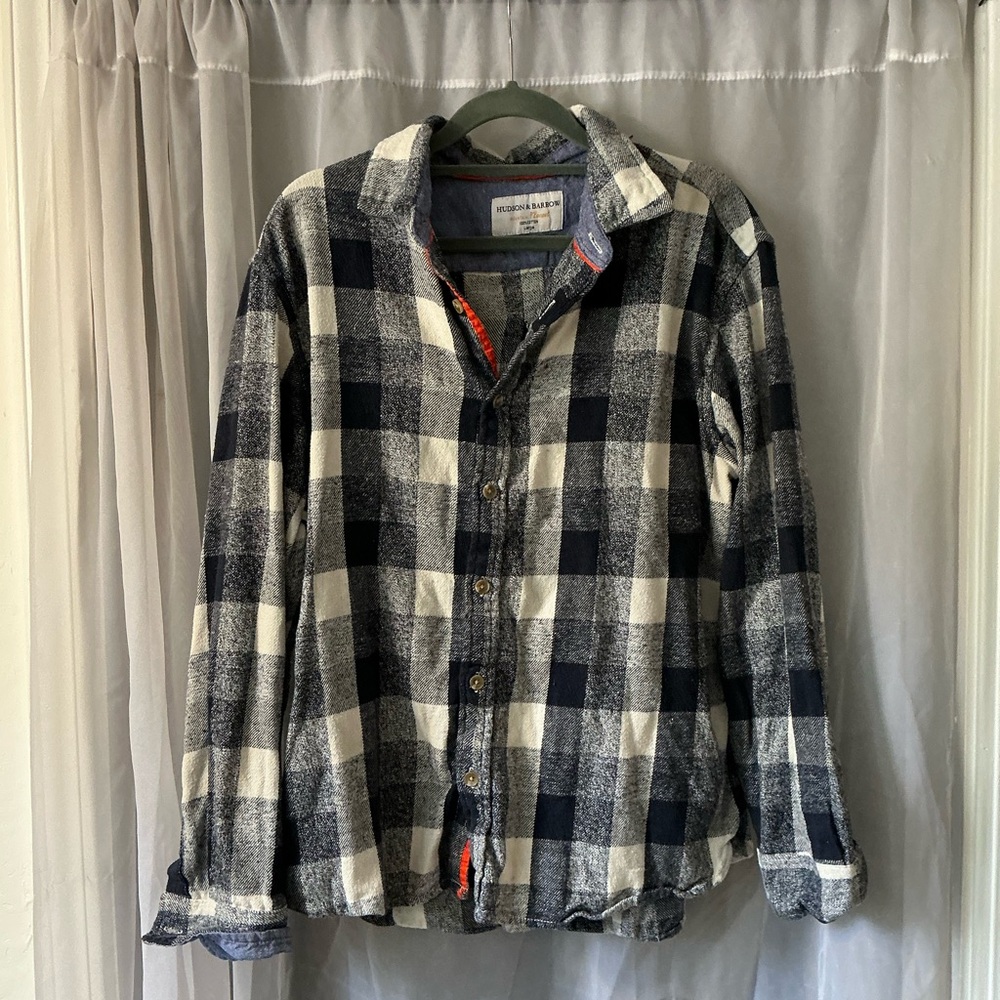 Hudson & barrow Plaid Button-Up Shirt in dark blue and White size large